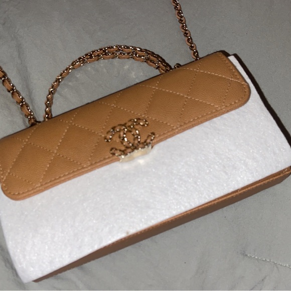 CHANEL clutch on chain *brand new with tags dustbag and box* - Picture 4 of 13